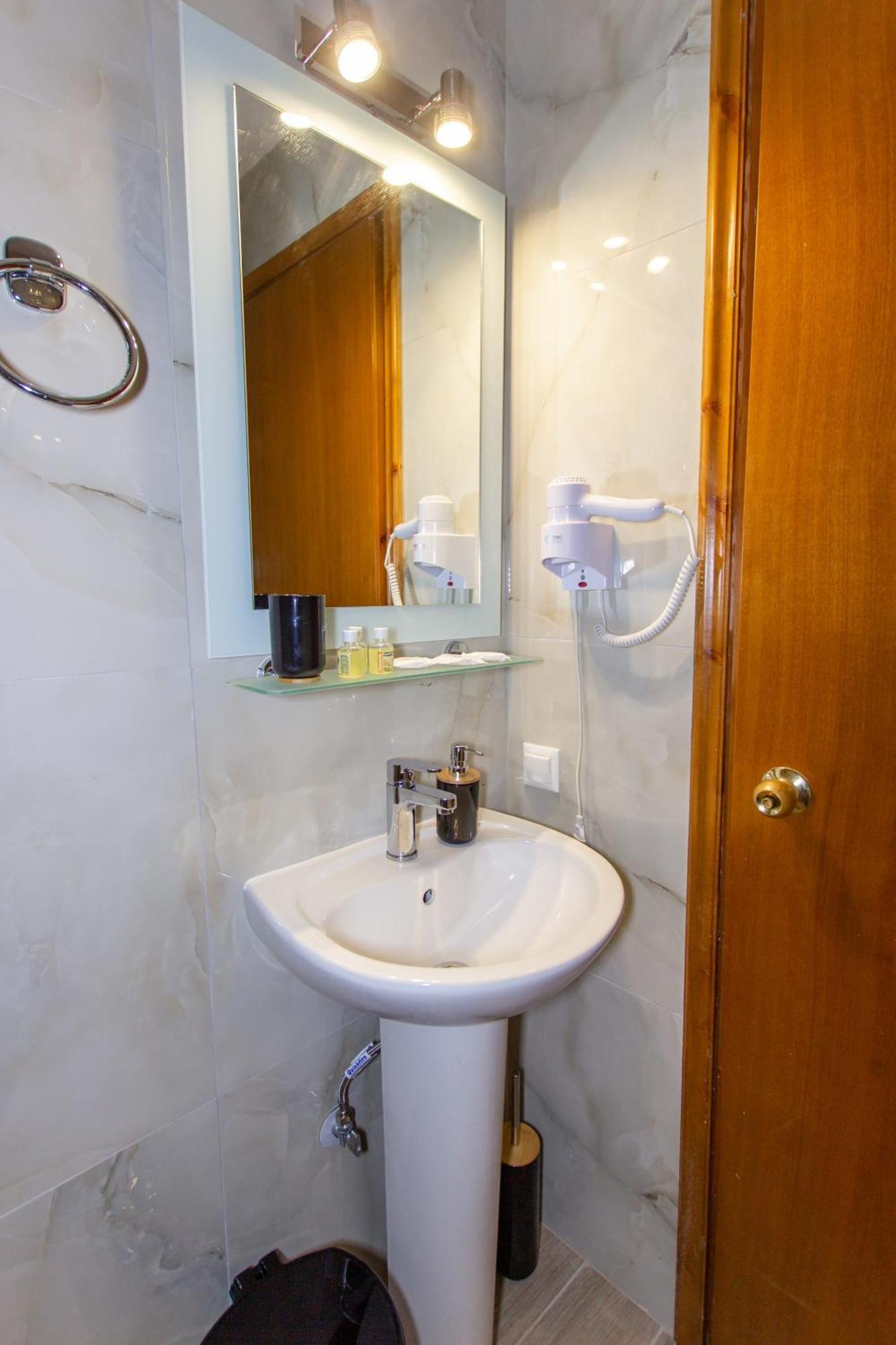 Athanasia Inn Vrasná Buitenkant foto