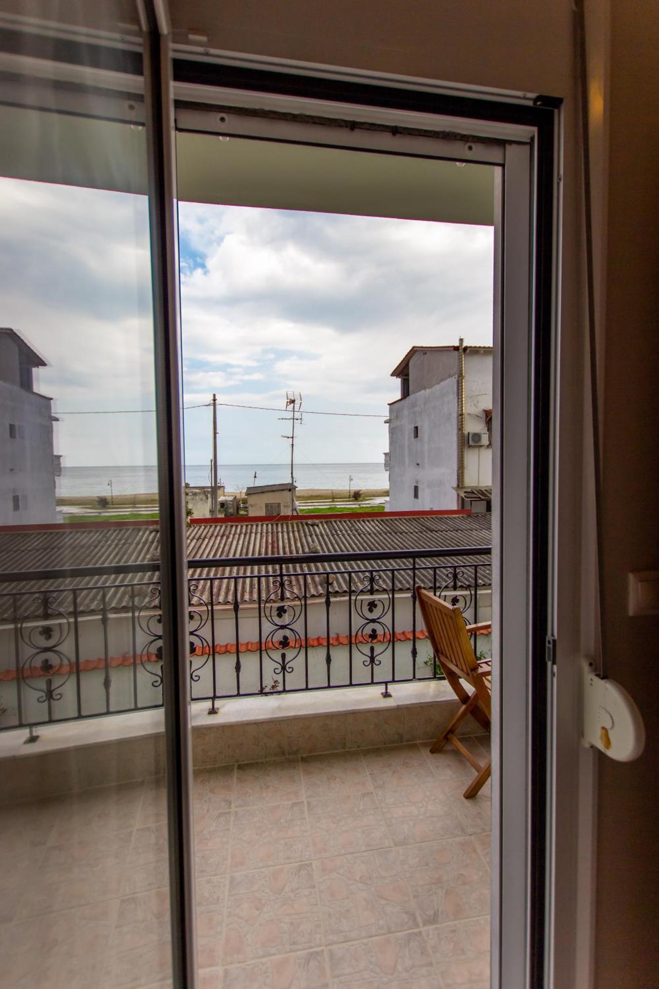 Athanasia Inn Vrasná Buitenkant foto