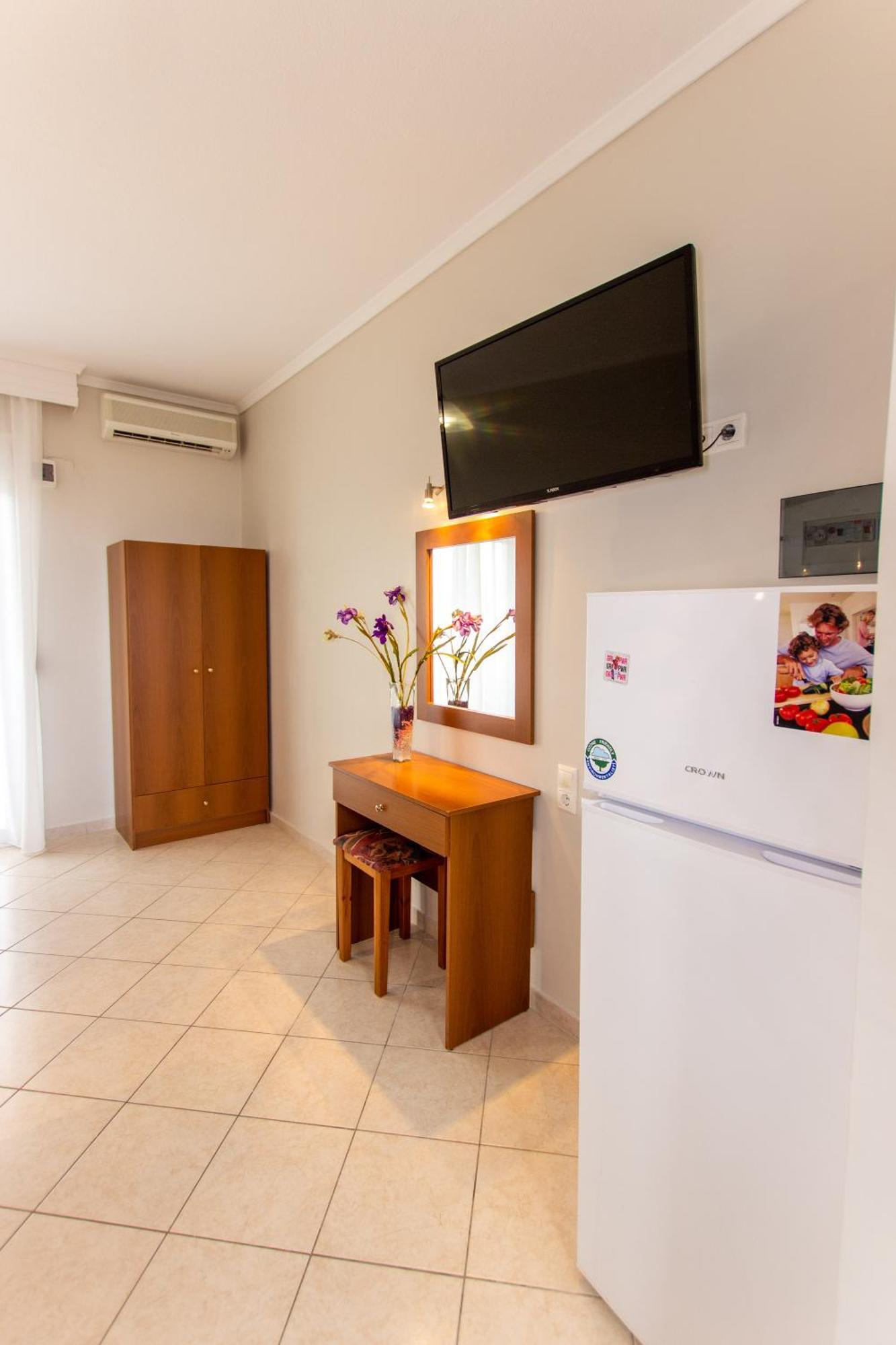 Athanasia Inn Vrasná Buitenkant foto