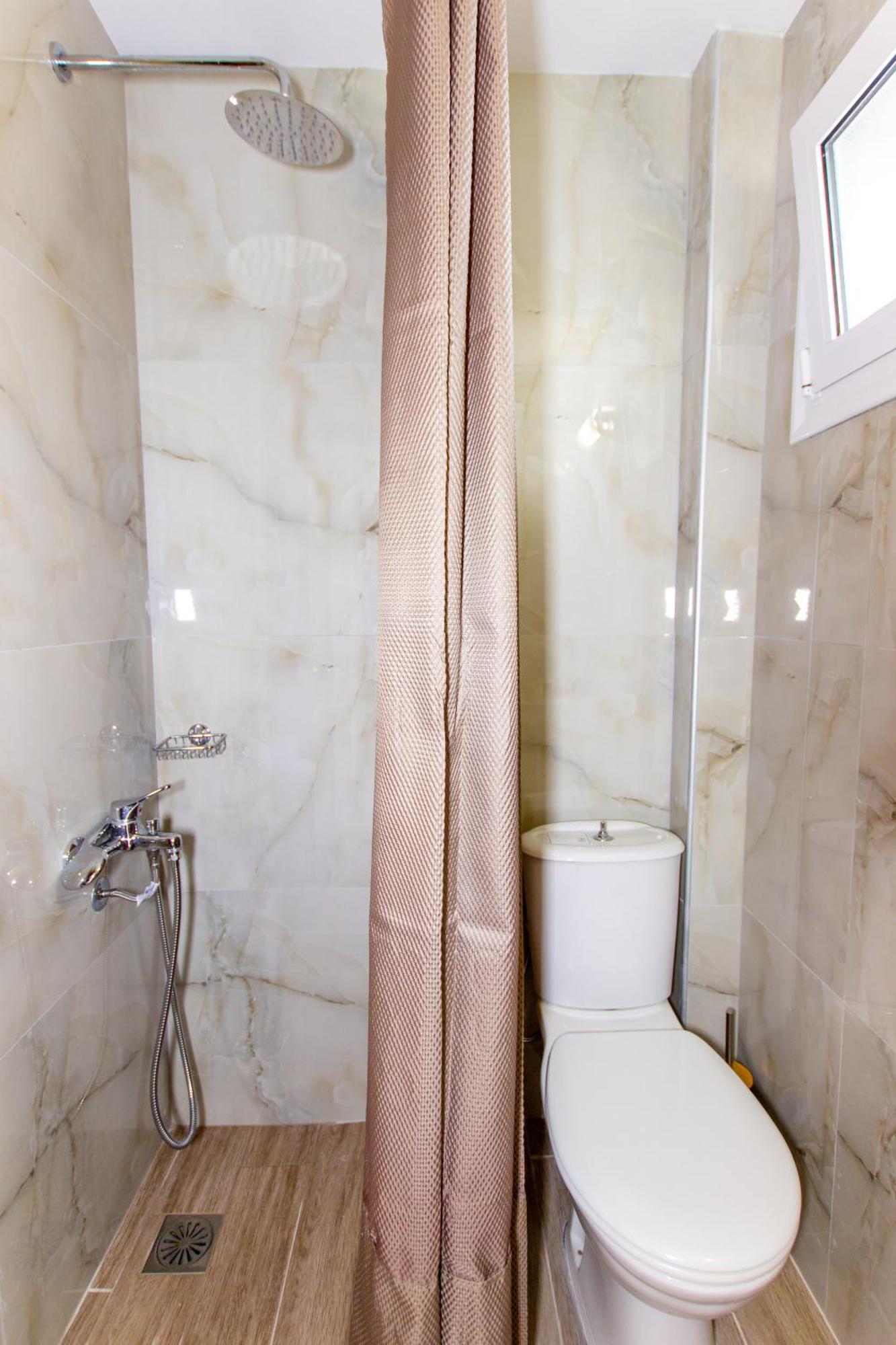 Athanasia Inn Vrasná Buitenkant foto