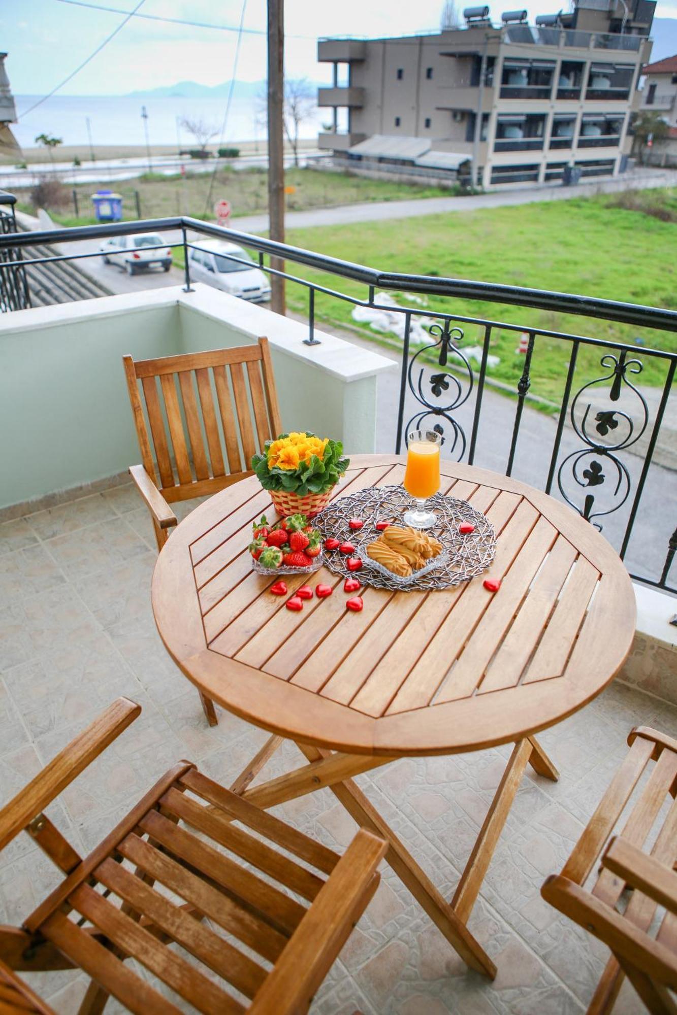 Athanasia Inn Vrasná Buitenkant foto