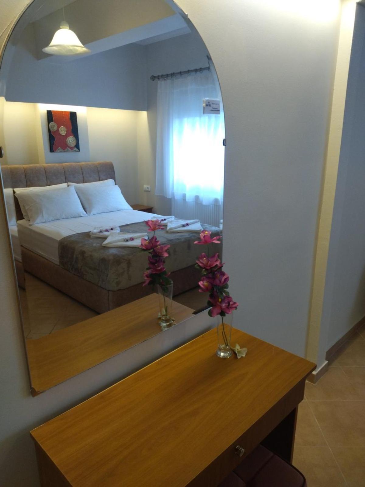 Athanasia Inn Vrasná Buitenkant foto